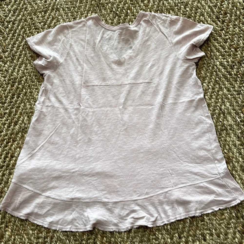 WILT Raw edge V-neck T-shirt Size Large - Picture 2 of 2